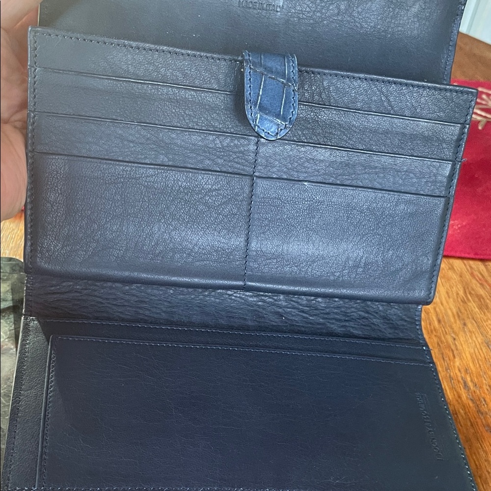 Dooney & Bourke Leather Navy Crocodile Embossed Wallet.   Made in Italy - Picture 3 of 8